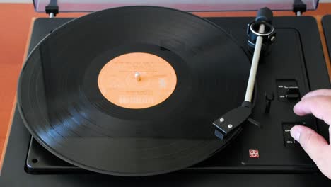 Ausschalten-Des-Vinyl-Plattenspielers,-Top-Framing