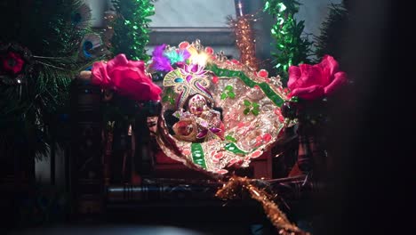 Schwingendes-Bal-Gopal-Idol-Während-Des-Krishna-Janmashtami-Festivals-In-Indien