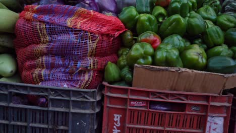 Verduras-Frescas-En-Un-Mercado-De-Granjeros-En-Himachal-Pradesh,-India