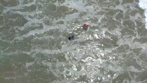 Body-Surf-Para-Niños-En-Ventura,-California-Beach