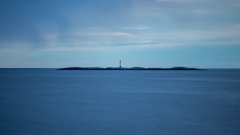 Timelapse-of-a-lighthouse-in-the-northern-sea