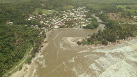 Vista-Aérea-De-Drones-Del-Río-Ortoire-Que-Fluye-En-El-Océano-Atlántico-En-La-Costa-Sureste-De-Trinidad