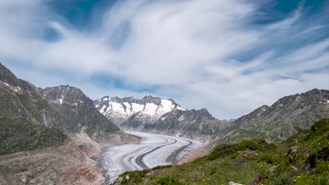Zeitraffer-Von-Seidig-Glatten-Wolken-Ziehen-über-Den-Aletschgletscher,-Den-Größten-Gletscher-Der-Europäischen-Alpen