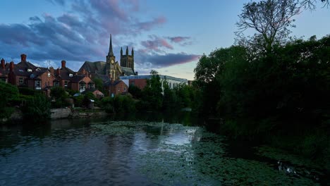 Sonnenuntergang-Im-Leamington-Spa-Mit-Kirche-Und-Fluss-Leam