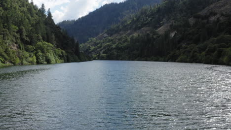 Beautiful-lake-in-Plumas-County-California-mountain-landscape,-4K-aerial-footage