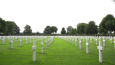 Wide-tracking-shot-of-rows-of-white-crosses-at-the-Netherlands-American-Cemetery-and-Memorial-in-Margraten,-Holland