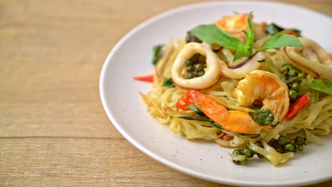 stir-fried-spicy-noodles-with-sea-food---Thai-food-style