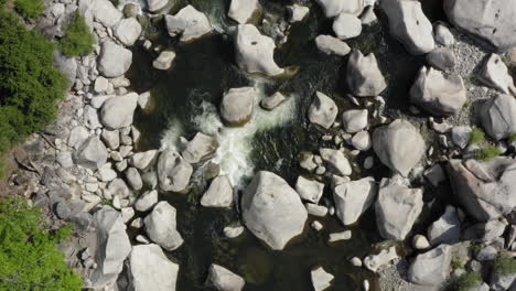 Spektakuläre-Atemberaubende-Fließende-Plumas-River-California-Stream-Luftbild