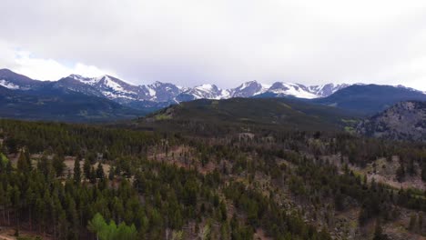 Aerial-ascending-shot-over-the-forest-in-the-Colorado-mountains-with-the-Mt-Elbert-in-the-horizon