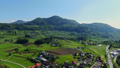 Idyllischer-Blick-Auf-Die-üppig-Grünen-Hügel-Von-Velenje,-Slowenien