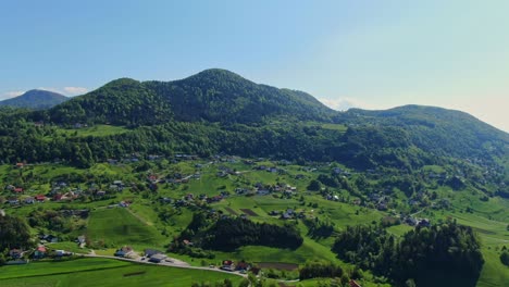 Mesmerizing-aerial-view-of-huts-and-cottages-on-the-green-mountains-of-tourist-destination-city-of-Velenje,-Slovenia
