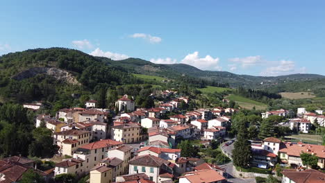 Approaching-aerial-overview-of-Molin-del-Piano,-ancient-town-near-Arno-river-valley
