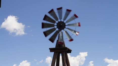 Windmill-blades-spin-in-the-wind