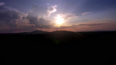 Farbenfroher-Sonnenuntergang-über-Den-Hügeln-Von-Georgia