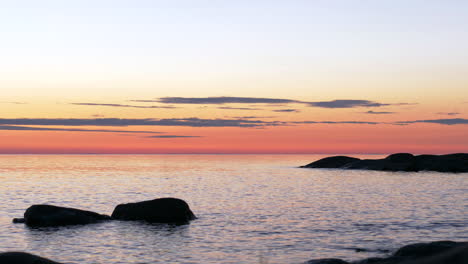 Peaceful-calm-ocean-at-sunset,-long-shot
