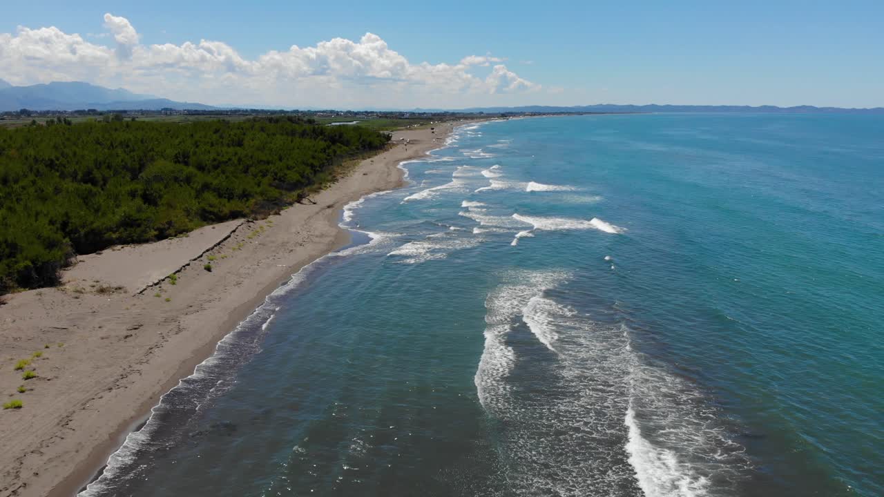 Vídeo Premium Vista Panorámica Del Mar Turquesa Y Las Olas Blancas Salpicando En La Prístina 