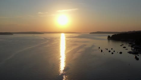 Lake-Geneva,-Wisconsin-during-golden-hour