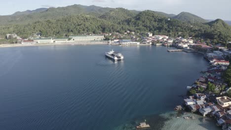 Ferry-Fastcat-De-Pasajeros-Local-Preparándose-Para-Atracar-En-El-Puerto-De-Liloan-En-El-Sur-De-Leyte-Durante-El-Día-En-Filipinas