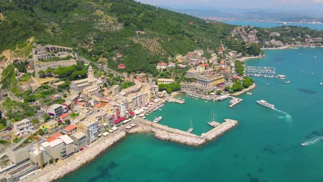 Aerial-4K-footage-of-the-coast-of-Portovenere,-Cinque-Terre-in-Italy