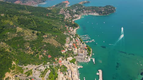 4K-Luftaufnahmen-Von-Der-Küste-Von-Portovenere,-Cinque-Terre-In-Italien