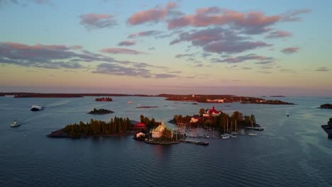 Orbitalaufnahme-Der-Kleinen-Baltischen-Inseln-Vor-Der-Küste-Von-Helsinki,-Finnland