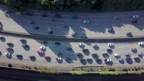 Highway-Top-down-view-of-cars-going-in-opposite-direction-slowly-in-a-traffic-jam-on-a-evening-in-san-francisco-hold-shot