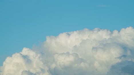 Huge-fluffy-rain-clouds-cumulus-stratocumulus-growing-time-lapse
