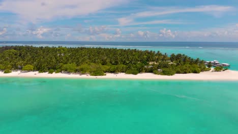 Fliegen-über-Eine-Exotische-Tropische-Insel-Auf-Den-Magischen-Malediven