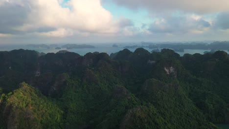 Aerial-of-Uninhabited-Island-and-Archipelago-in-Skyline-at-Ha-Long-Bay,-Vietnam