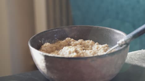 Fresh-oatmeal-porridge-in-a-bowl-with-spoon
