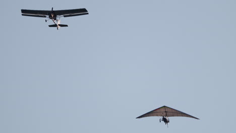 Airplane-towing-a-hang-glider-tandem-flight-gaining-elevation