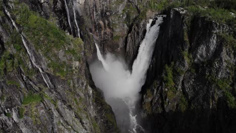 Famosa-Cascada-Vøringsfossen,-Noruega.-Parque-Nacional-Hardangervidda