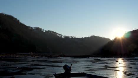 Sonnenuntergang-An-Der-Donau-Im-Winter