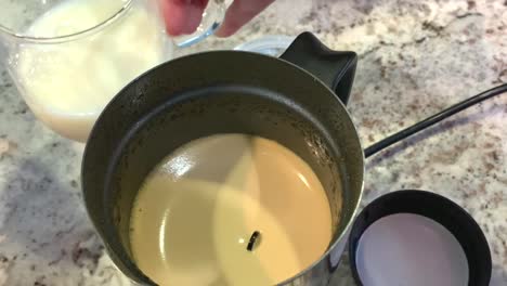 "Dalgona-coffee"-using-agave-syrup-instead-of-sugar