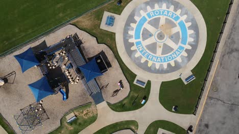 Drohne,-Die-über-Den-Spielplatz-Des-Heritage-Park-In-Clarksville,-Tennessee,-Aufsteigt