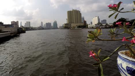 Zeitraffer-Am-Fluss-Bangkok