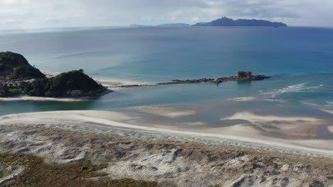 Panoramaaufnahme-Der-Wunderschönen-Strandlandschaft-Von-Mangawhai