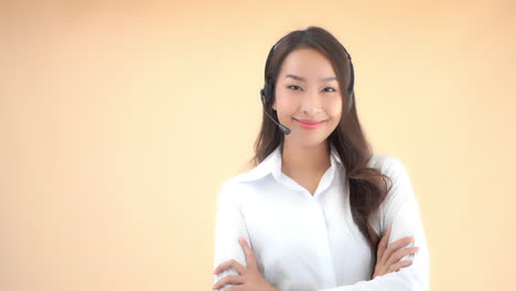 Portrait-of-Beautiful-Asian-Woman-Call-Center-Worker-With-Headset-and-Microphone-Company-Online-Support-Concept,-Full-Frame