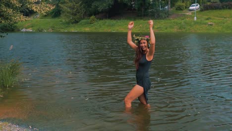 Woman-in-nature,-A-pretty-young-happy-girl,-excited-and-enjoying-the-waters-of-pond-during-outdoor-picnic-hike