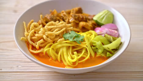 Northern-Thai-noodle-curry-soup-with-braised-pork---Thai-food-style