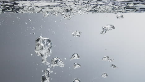 Underwater-view-of-water-bubbles-in-clean-water