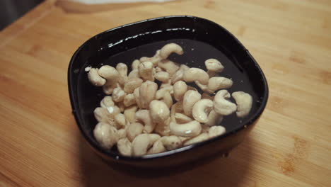 Peanuts-soaking-in-black-bowl-with-water
