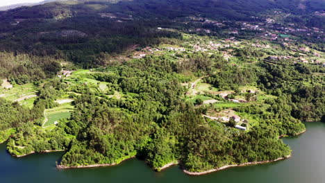 Weite-Grüne-Waldlandschaft-Von-Vouga-Aveiro-Portugal---Luftaufnahme