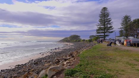 Crescent-Head-Beach-Temprano-En-La-Mañana---Destino-Perfecto-Para-Surfear-Durante-El-Verano---Sydney,-NSW,-Australia