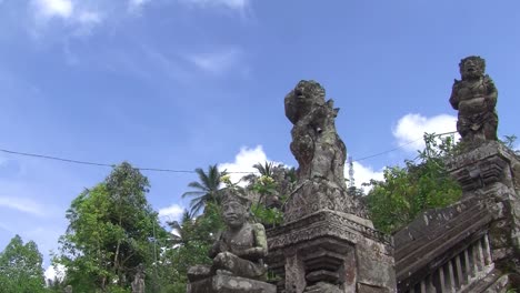 Statues-of-the-gate-of-Kehen-Temple,-Bali