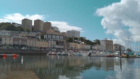 Boats-and-buildings-in-the-harbour-of-Torquay-on-the-English-Riviera