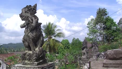 Statues-of-Pura-Kehen-temple-complex-in-Bangli,-Bali