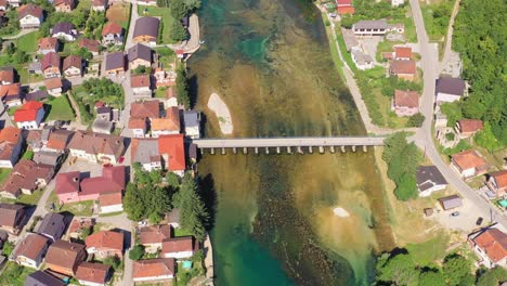 Entwicklung-Der-Infrastruktur-Einer-Una-flussbrücke-Ostrovica-Bosnien-Und-Herzegowina-Antenne