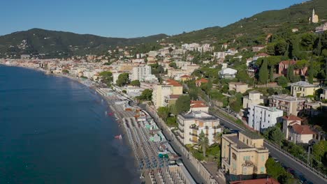 Disparo-De-Drone-Que-Revela-La-Costa-De-Liguria-Y-La-Ciudad-De-Alassio