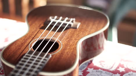 Close-up-rack-focus-on-a-Spanish-guitar